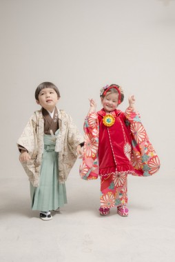 お子様の健やかな成長を祝う七五三♫ 衣裳と写真がセットでおトクな七五三セットご予約受付中!